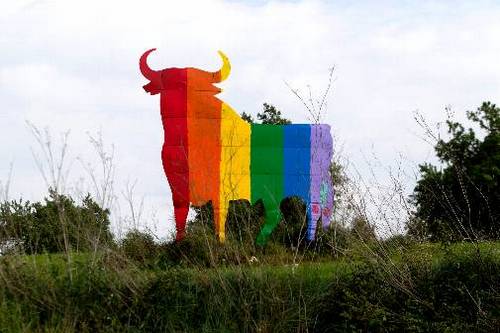 Spagna: tori con i colori della bandiera gay Cultura Gay 