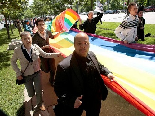 Yuri Shvytkin: "I media hanno mostrato la natura anti-sociale della diversità sessuale" Cultura Gay Manifestazioni Gay 