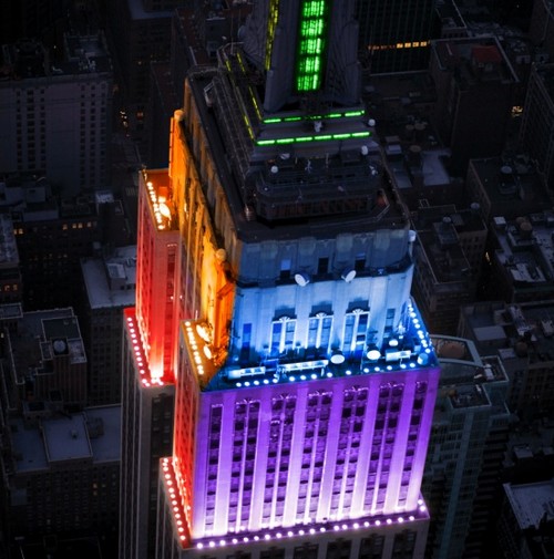 New York: l'Empire State Building illuminato d'arcobaleno Cultura Gay 