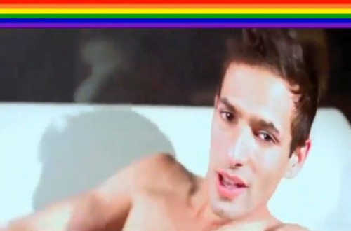 Francia: Samy Messaoud nudo nel video di Je Suis Gay Icone Gay 