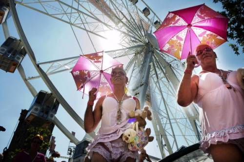 Felipe Calderón in rosa difende la sua eterosessualità e fa infuriare il web GLBT News 