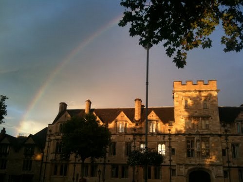 Università Oxford, sul tetto spunta la bandiera arcobaleno GLBT News 