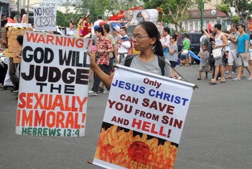 Filippine, canti natalizi gay per vescovi cattolici GLBT News Manifestazioni Gay Omofobia Primo Piano 