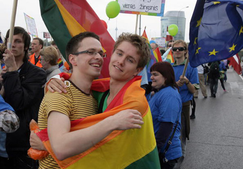 Lituania, rifiuto per legge su unioni civili omosessuali Sondaggi Lgbt 