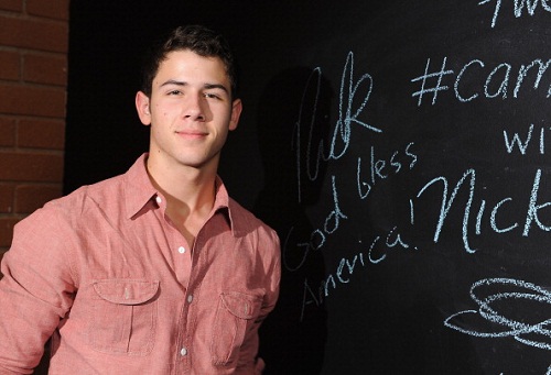 Nick Jonas contro il bullismo verso gli omosessuali Omofobia 
