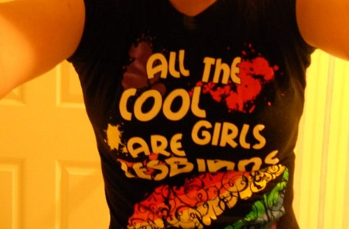"All The Cool Girls Are Lesbians": bufera per una t-shirt GLBT News 