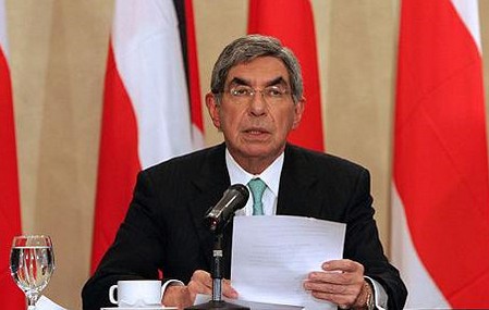 Costa Rica, il presidente Oscar Arias è favorevole alle coppie gay GLBT News 