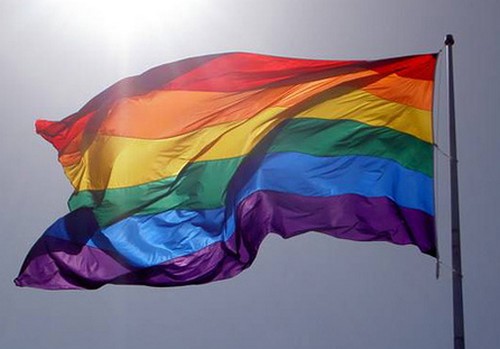 Pisa, campagna contro l'omofobia e bandiera arcobaleno per la giornata dell'orgoglio gay GLBT News Manifestazioni Gay 