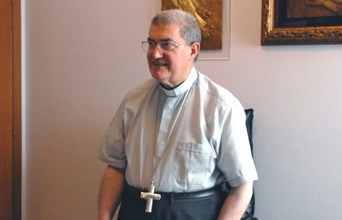 Monsignor Francesco Cosmo Ruppi sui preti gay: "Non vanno solo cacciati, ma anche aiutati al recupero" Cultura Gay 