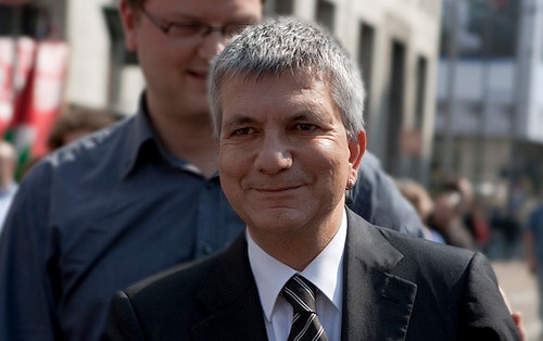 Nichi Vendola: "I gay sono infelici perchè hanno paura di essere se stessi" Cultura Gay 