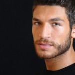 Valerio Pino, cantante gay friendly in Perchè? Gossip Gay Icone Gay Televisione Gay 