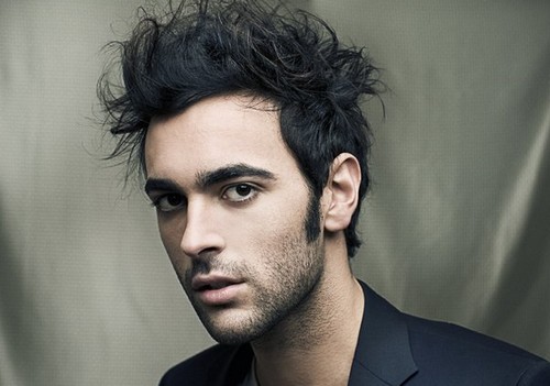 Marco Mengoni sul coming out di Tiziano Ferro: "non c'è bisogno di sapere un artista con chi va a letto" Cultura Gay 