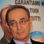 Carlo Taormina: "Silvio Berlusconi sa che ci sono gay nascosti nel suo governo" Cultura Gay 