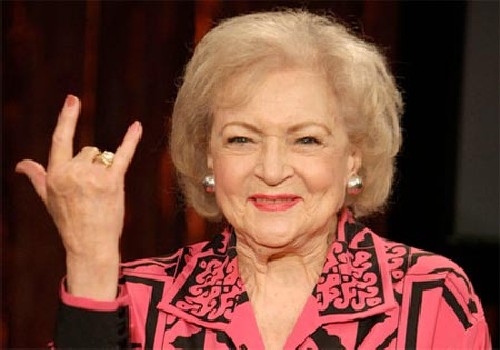 Betty White: "A chi è contrario alle unioni gay dico di farsi gli affari propri" Cultura Gay Icone Gay 