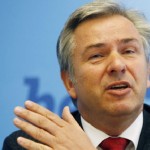 Klaus Wowereit, sindaco di Berlino: "Dalle affermazioni di Silvio Berlusconi nasce l'omofobia" Cultura Gay 