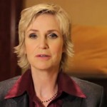 Jane Lynch sostiene un centro d'accoglienza per giovani gay Cultura Gay Video 