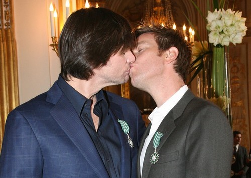 Jim Carrey: "Ewan McGregor? Un ottimo baciatore" Gossip Gay 