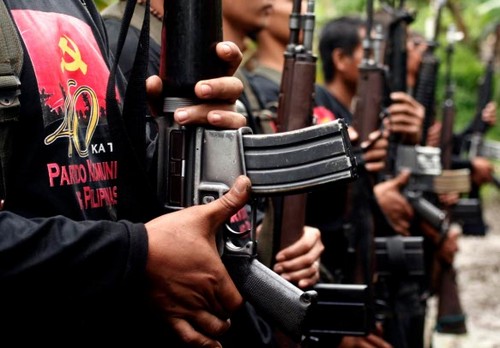 Filippine: gay arruolati nell'esercito dei ribelli maoisti del New People’s Army Cultura Gay GLBT News 