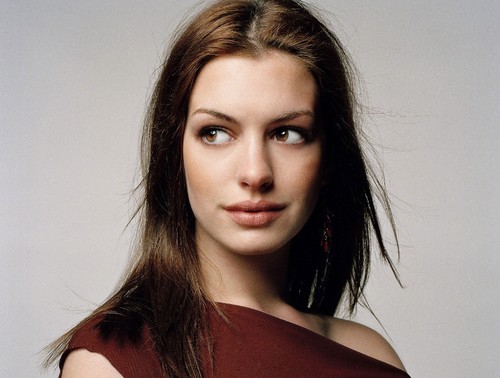 Glee 2: Anne Hathaway sarà la zia lesbica di Kurt Televisione Gay 