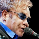 Elton John: "Non sono rispettato da Chiesa e politici perchè sono gay" Cultura Gay 