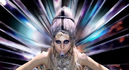Malesia: radio censura parte del testo di Born This Way di Lady Gaga Cultura Gay 