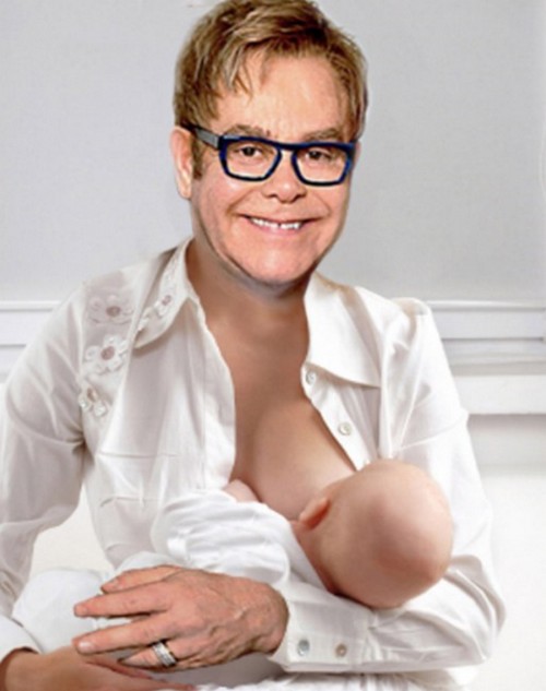 Elton John che allatta al seno il piccolo Zachary in un quadro di Kevin Sharkey Icone Gay 