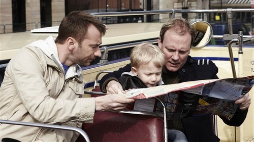 Coronation Street, Antony Cotton: "E' bello vedere due uomini che danno amore ad un bambino" Televisione Gay 