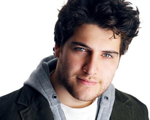 Adam Pally: "Chandler di Friends era gay" Televisione Gay 