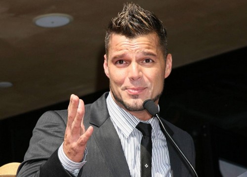 Ricky Martin: "Dovevo far impazzire le donne e non potevo dire che ero gay" Gossip Gay Icone Gay 