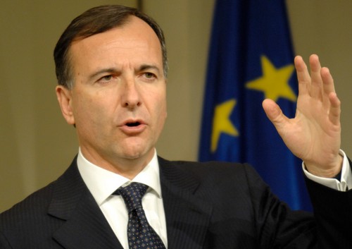 Franco Frattini: "La Costituzione non permetterebbe i matrimoni gay" Cultura Gay 