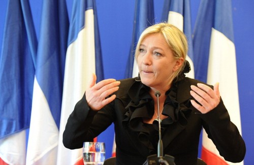 Francia, Marine Le Pen contro i matrimoni gay: "Allora perchè non autorizziamo anche la poligamia?" Cultura Gay 