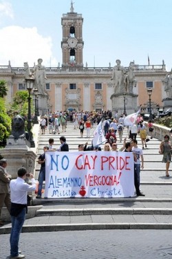 Militia Christi contro l'Europride: "E' una manifestazione che veicola stili di vita contrari alla dignità umana" Cultura Gay 