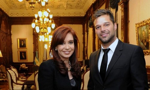 Ricky Martin si complimenta con la presidentessa argentina per la legge sul matrimonio gay Cultura Gay Icone Gay 