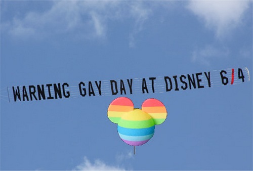 Florida: messaggio aereo a Disneyland per mettere in guardia le famiglie dal Gay Day Cultura Gay 