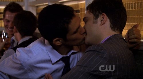 Gossip Girl: Italia 1 censura bacio gay Televisione Gay 