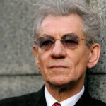 Ian McKellen: "Il numero delle persone gay senza tetto è in aumento a causa dei coming out" Cultura Gay Icone Gay 