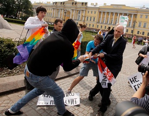 Russia, deputata omofoba: "L'omosessualità è dovuta alle influenze negative degli occidentali" Cultura Gay 