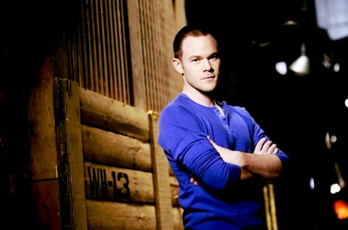 Warehouse 13, Aaron Ashmore agente gay Televisione Gay 