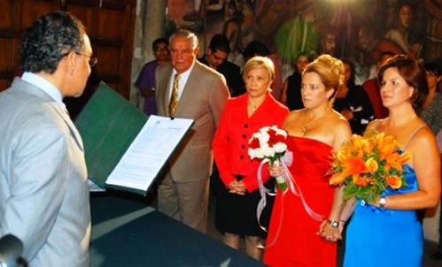Costa Rica: coppia lesbica si sposa in Messico per sensibilizzare l'opinione pubblica Cultura Gay 