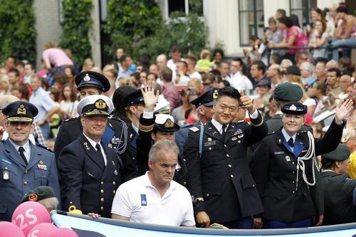 Gay Pride Amsterdam: i militari omosex sfilano per la prima volta Cultura Gay 