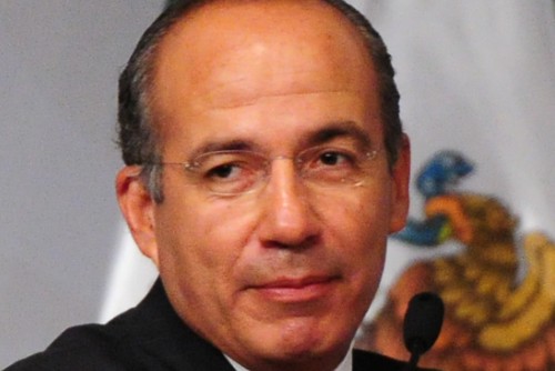 Felipe Calderon indossa un nastro rosa. "Ma non sono gay" Cultura Gay 