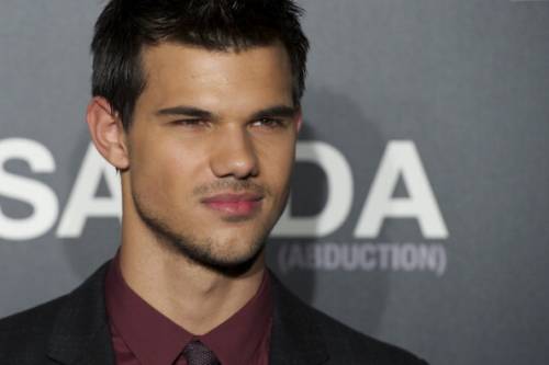 Taylor Lautner: "Nessuna proposta omosex, sono eterosessuale" Gossip Gay 