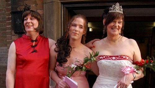 Galles: mariti gay cambiano sesso e si sposano GLBT News 