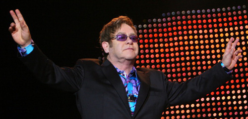 Elton John genitore premuroso e preoccupato sull'educazione e il bullismo GLBT News Icone Gay Lifestyle Gay 