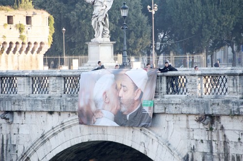 Baci gay nella nuova campagna Benetton Cultura Gay Gallery 