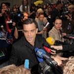 Robbie Williams: "Sesso gay con Brad Pitt" Gossip Gay Primo Piano 