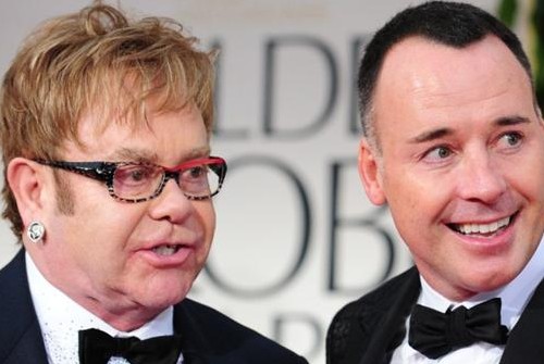 Elton John e David Furnish in terapia: il figlio dovrà sapere che ha due papà Gossip Gay 