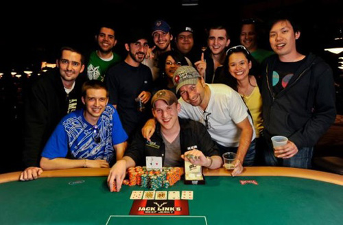 Jason Somerville, primo giocatore di poker professionista apertamente gay  Coming Out Icone Gay 