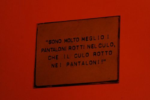 Roma: cartello omofobo esposto in un bar Omofobia 