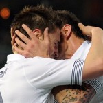 Olivier Giroud e Mathieu Debuchy: il bacio gay non c'è stato Gossip Gay Video 